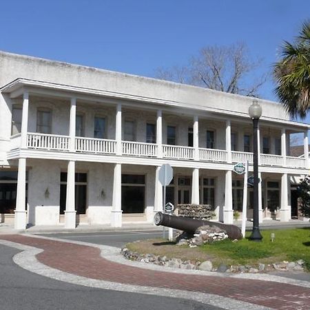 Riverview Hotel Saint Marys Exterior photo